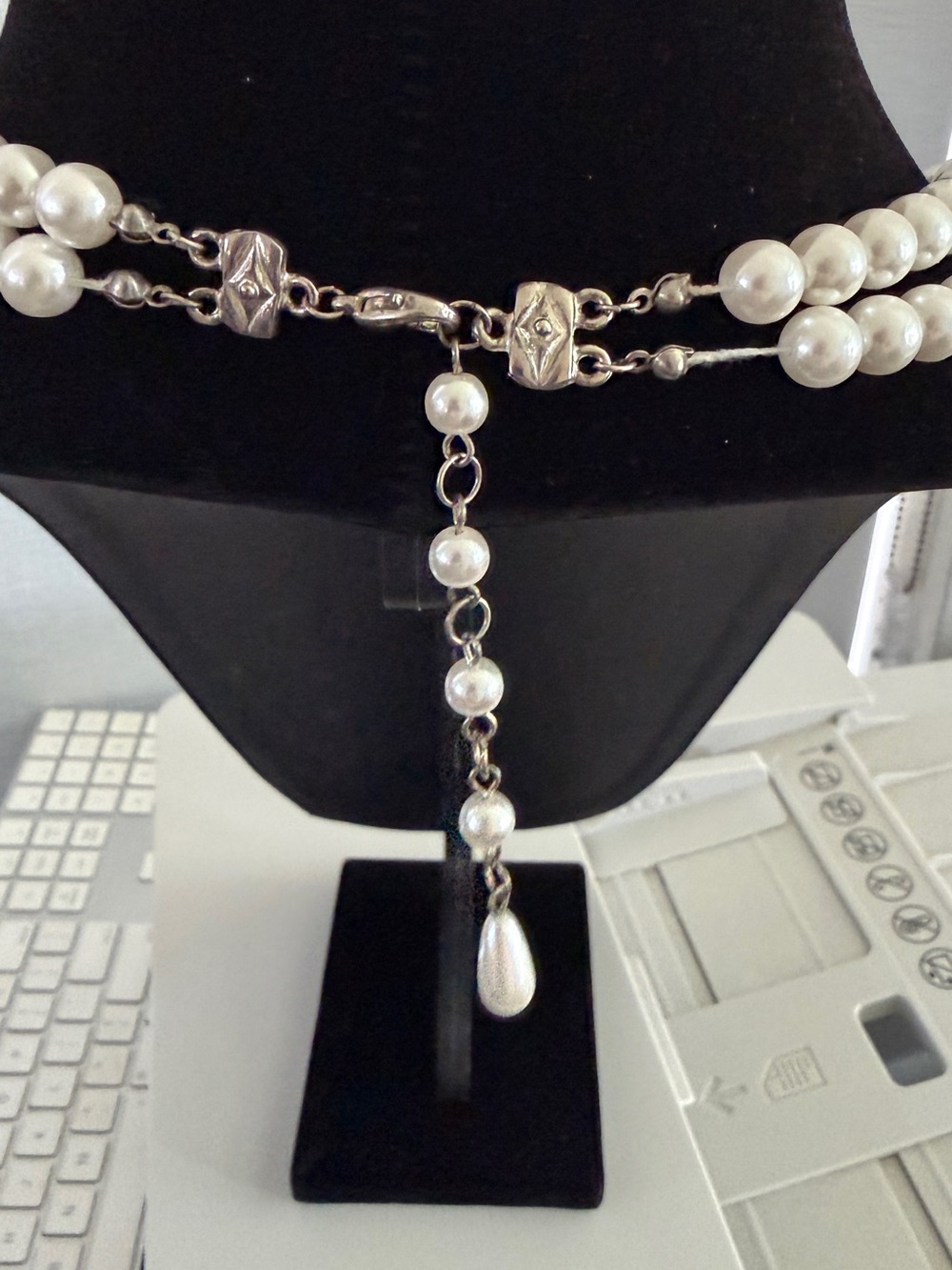 Vintage Double Strand Faux Pearl & Sapphire Blue Rhinestone Necklace - Picture 3 of 4